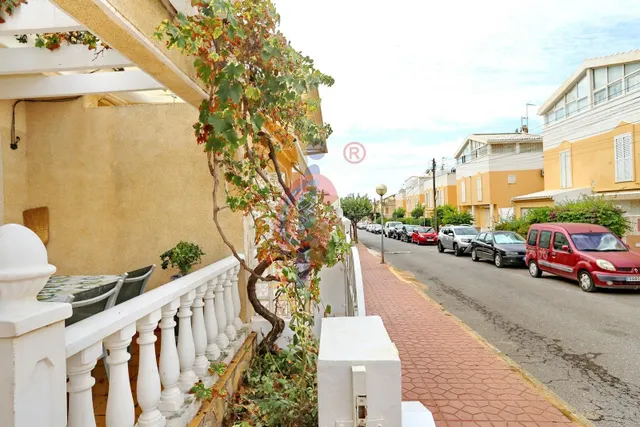 Espectacular bungalow en esquina con gran solárium, jardín privado y piscina en Guardamar del Segura — 5