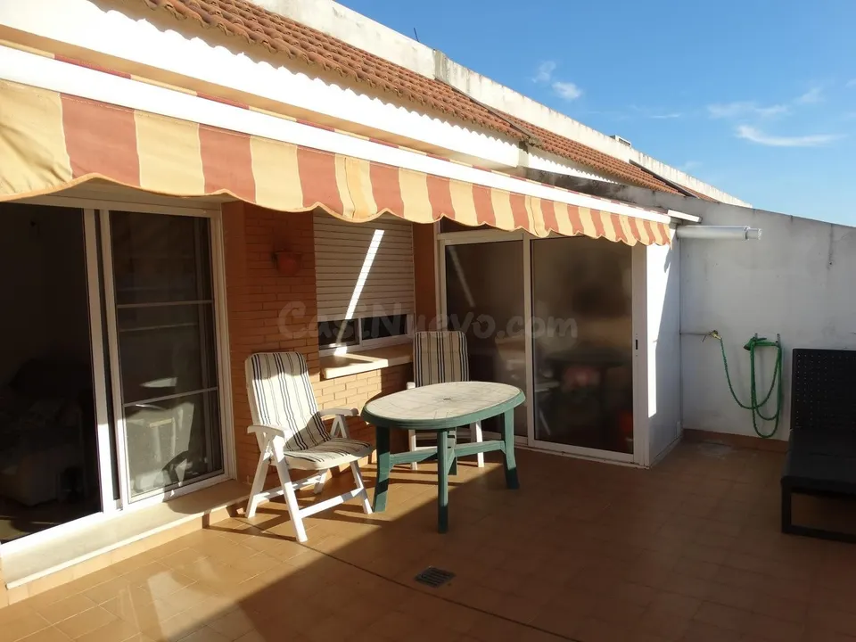 ÁTICO DE 2 DORMITORIOS CON GRAN TERRAZA DE 25 m2 Y PARKING EN AMPOSTA