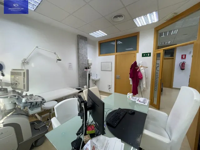 Se alquila local ideal para centro de salud. — 23
