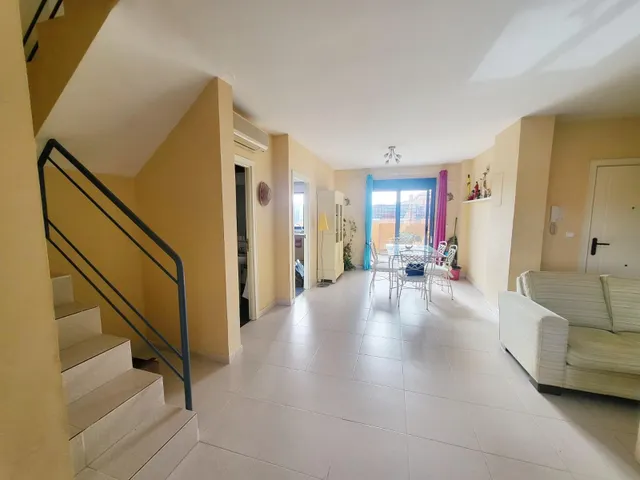 ÁTICO EXCLUSIVO CON VISTAS, TERRAZAS, PISCINA Y GARAJE – A 250 M DE LA PLAYA — 9
