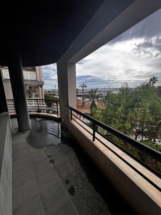 Amplio piso SE VENDE en Torrevieja – 3 habitaciones, terraza y garaje incluido — 2
