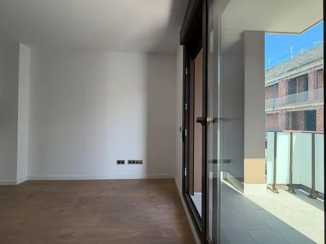 Tu nuevo hogar a estrenar en el Centre de Sabadell: 2 habitaciones, 2 baños, balcón, parking y trastero incluidos — 7