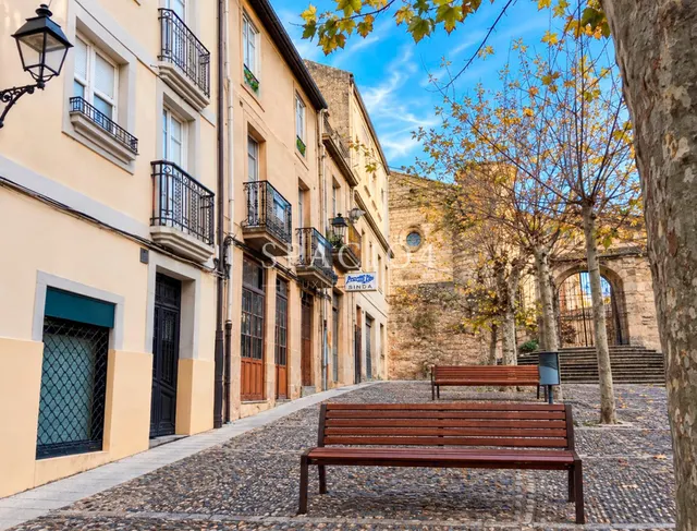 Edificio en venta en Ourense centro con vistas a la Plaza de - foto 2