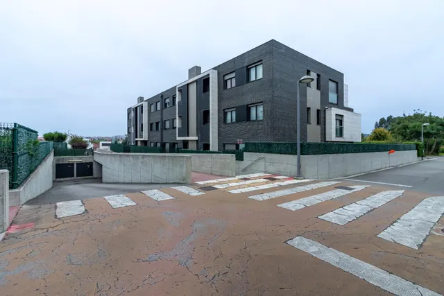 Bajo exterior con dos terrazas, garaje y trastero en urbanización con piscina y pista de tenis – San Román, Santander — 31