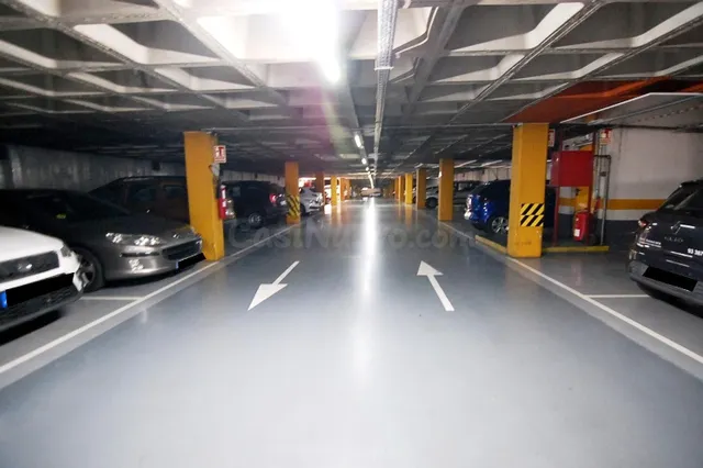 Plaza de garaje para coche grande - Fácil acceso - foto 5