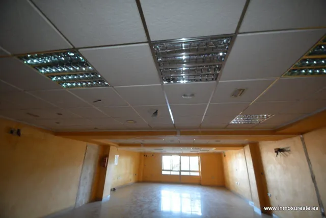 Venta de entresuelo en el centro de Orihuela, zona de Temístocles Almagro, 135 m2. de supèrficie. — 9