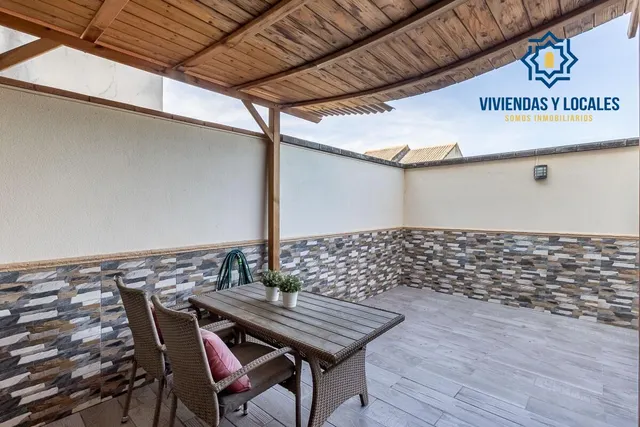 Amplia casa de 182 m2 con patio, gran sótano y a menos de 5 minutos del metro — 10