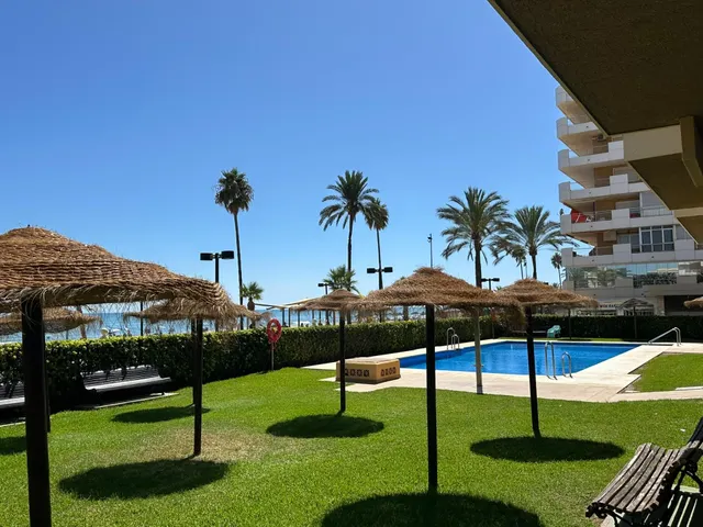 1ª Línea Playa Fuengirola - Super Atico 2 Dormitorios, Vistas al mar y Piscina, Gran Terraza, Sauna — 34
