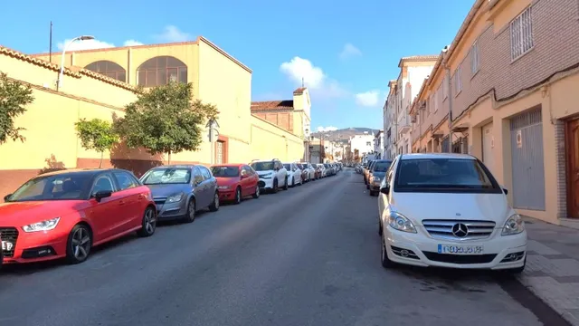 ¡¡CASA CON JARDIN 375 metros !!! - foto 2