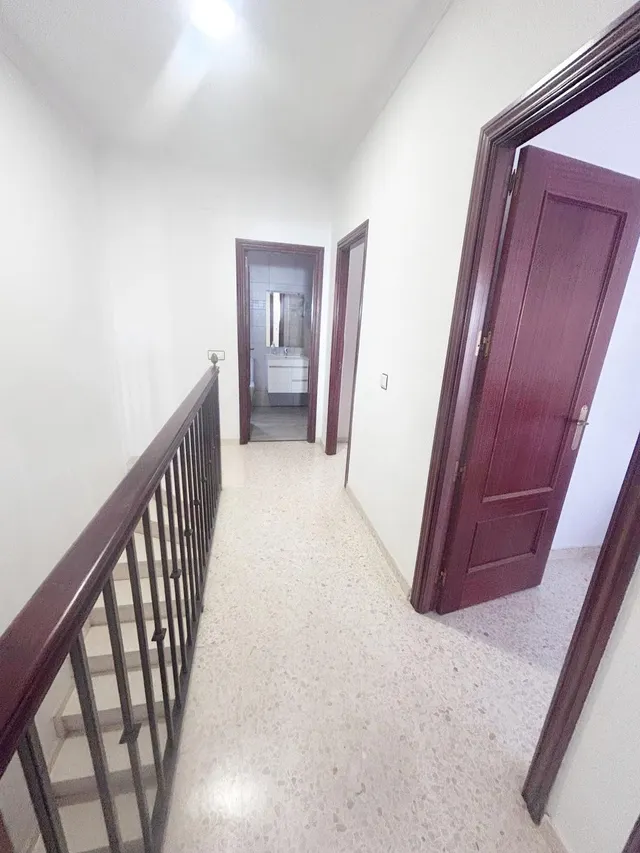 Casa adosada de dos plantas con patio en zona la fontanilla — 21
