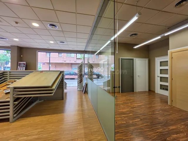 ? Amplio Local Esquinero de 300 m2 en Excelente Estado en La Nova Balàfia — 14