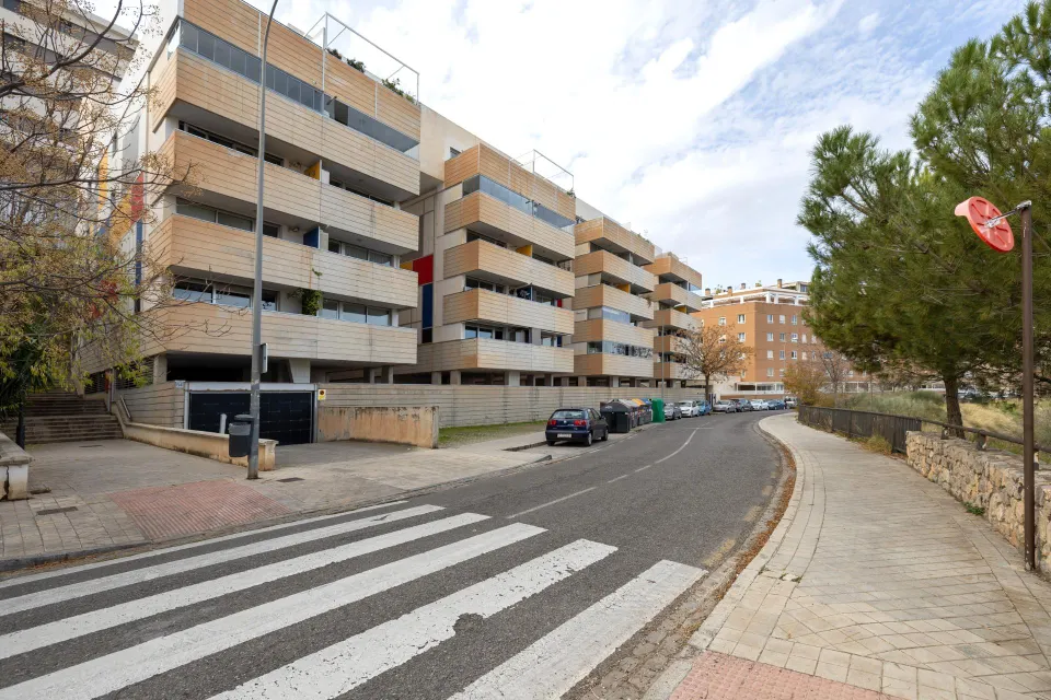 Piso en Serrallo, calle Aconcagua. Vivienda del 2007, situada en 2ª planta, con vistas despejadas