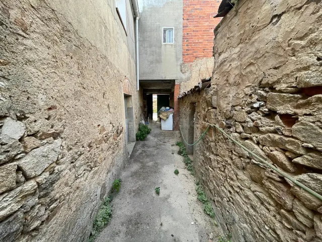 CASA CON PATIO EN TORRE DE SANTA MARIA - foto 4