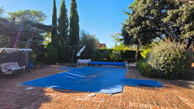 Chalet con piscina en Eurovillas — 9