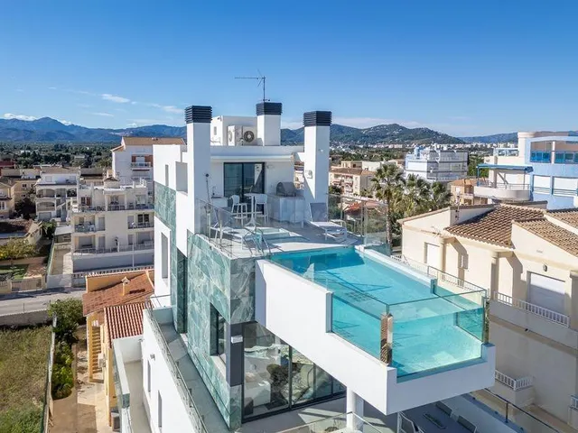 Ático de lujo con piscina privada y vistas al mar en Oliva P - foto 2
