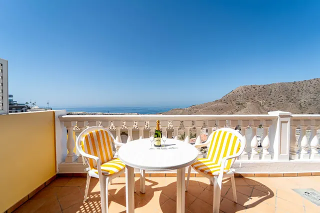 Exclusivo apartamento con amplia terraza y vistas al mar en Loma Verde — 9