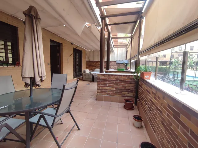 ESTUPENDA VIVIENDA EN NUEVO ZOCO, CON MAGNÍFICO Y GRAN PATIO - foto 4