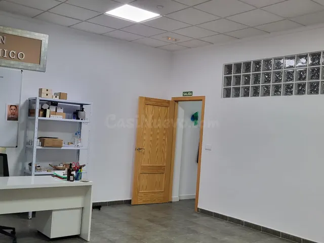 Amplio Local Comercial en San Miguel de Salinas por €125,000 - foto 2