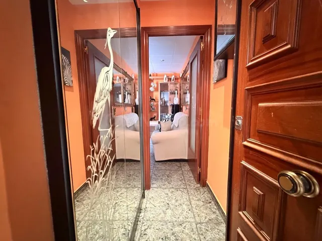 Piso impecable de 2 habitaciones con balcón en Badalona - foto 4
