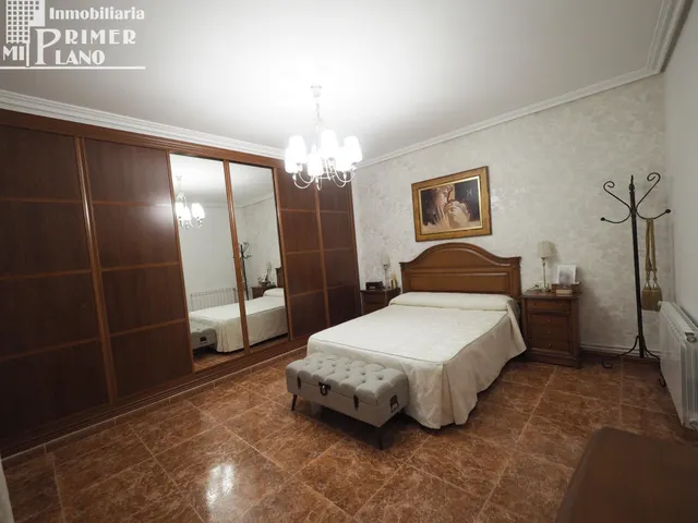 Amplia Casa en Venta con Excelentes Conexiones y Comodidades en Tomelloso — 6