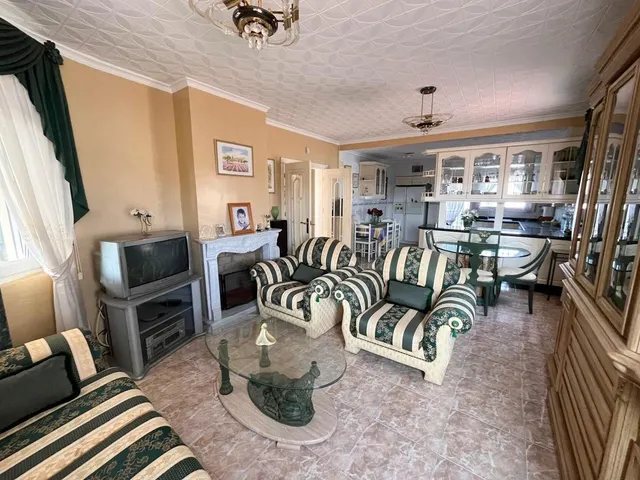 Chalet con piscina y amplias estancias en El Chaparral — 28