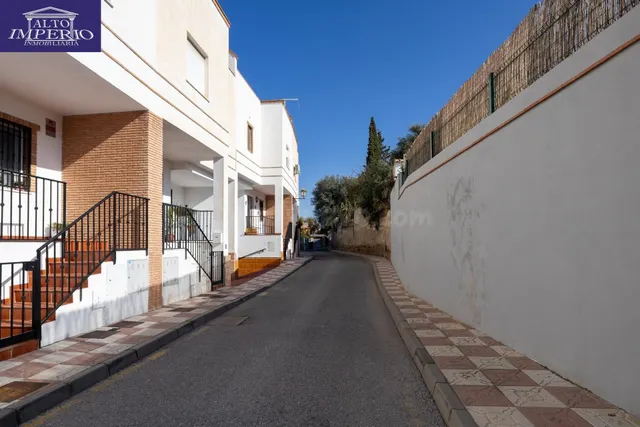 MARAVILLOSA CASA A POCOS MINUTOS DEL CENTRO DE LA ZUBIA - foto 2