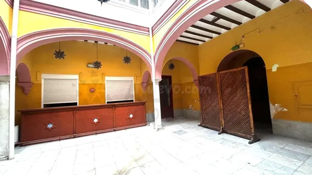 PROPIEDAD EMBLEMÁTICA EN EL CENTRO DE JEREZ - foto 4