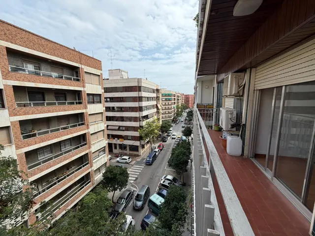 Se alquila amplio piso con plaza de parking — 4