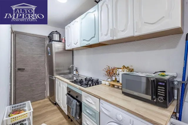 Local adaptado a vivienda en el Zaidin. — 8