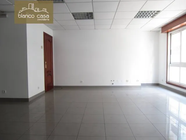 Alquiler de local para oficina de 66m2 en calle peatonal y comercial por 385€/mes — 8