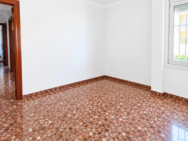 Amplio piso de 5 habitaciones — 15