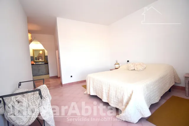 SEMINUEVO, AMPLIO Y CON TERRAZA — 25