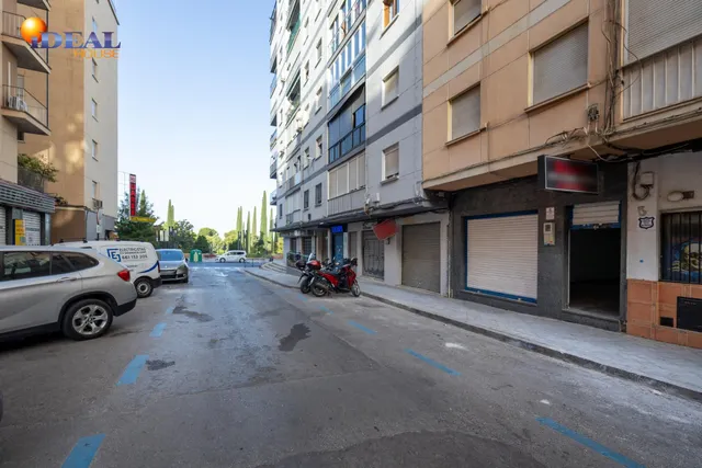 ¡Oportunidad Única en Angel Barrios! Local de 147m2 por solo 190.000€ — 15
