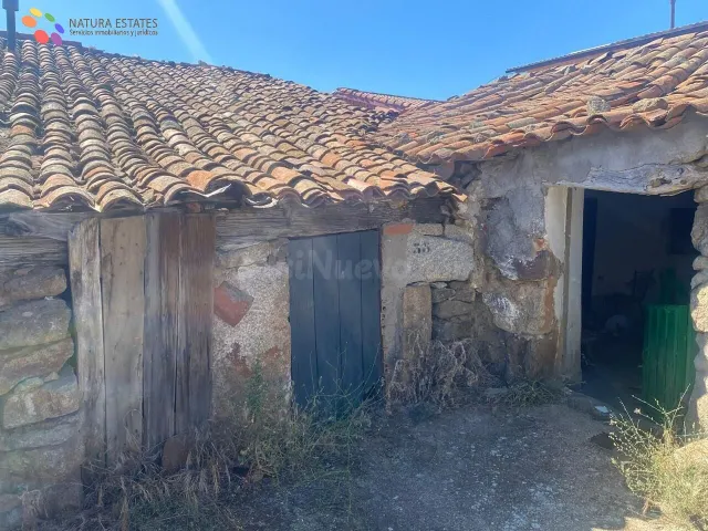CASA DE PUEBLO A REFORMAR TOTALMENTE EN ENTORNO ENVIDIABLE.