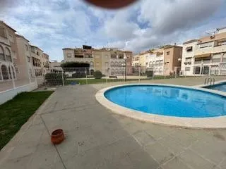 Acogedor Apartamento de 2 habitaciones con Piscina Comunitaria en Alquiler — 17