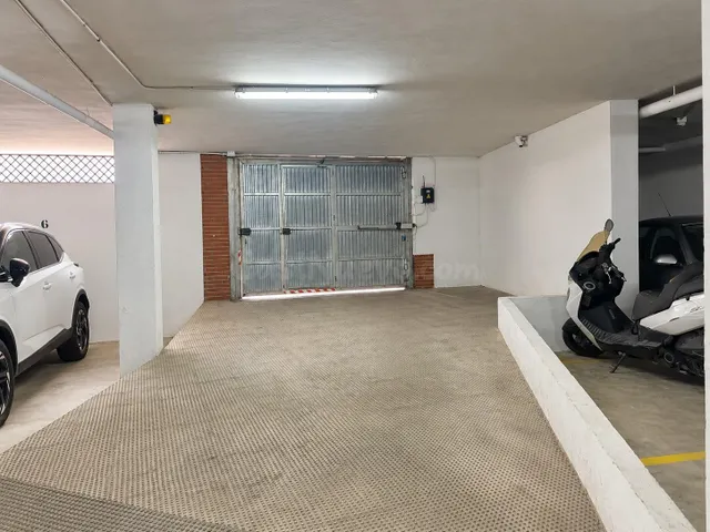 ¡AMPLIA PLAZA DE GARAJE DE 27 m2 EN LAS GABIAS! - foto 4