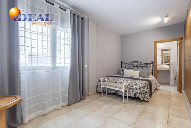 Chalet independiente con pozo propio y placas solares — 16