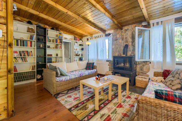 Chalet independiente de una planta con apartamento, piscina y parcela urbana de 2.800 m2 — 15