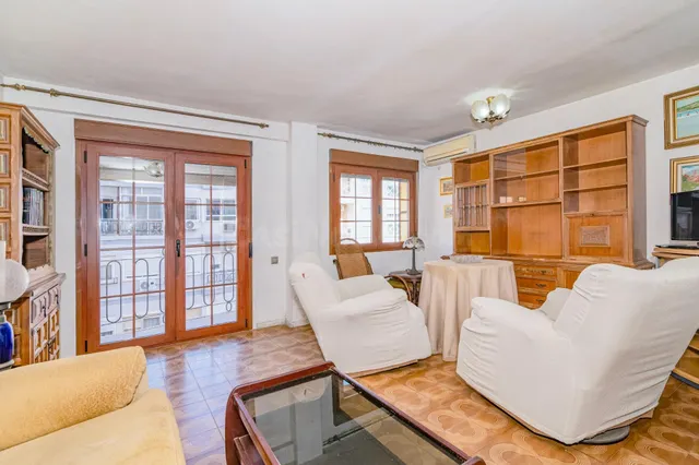 Exclusivo Piso Reformado con Terraza Privada en la Vibrante  - foto 4