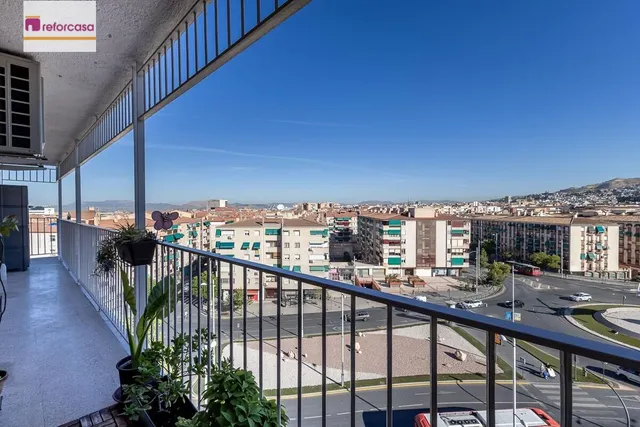 PISO REFORMADO CON VISTAS PANORÁMICAS A UN PASO DEL CENTRO DE GRANADA — 18