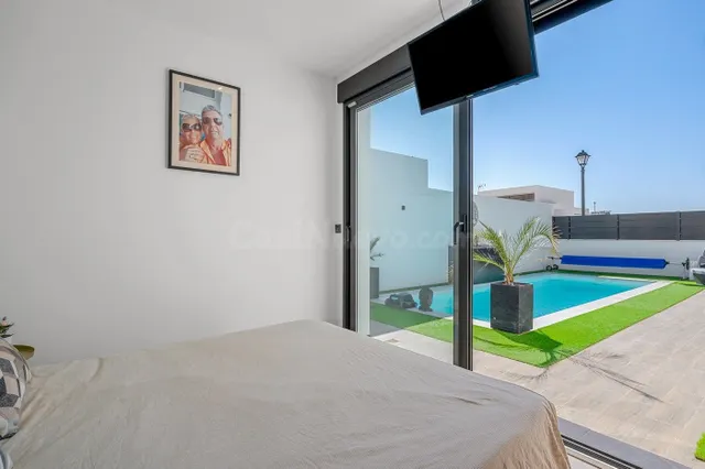 VILLA DE 4 DORMITORIOS Y 2 BAÑOS EN FORTUNA (MURCIA) — 32