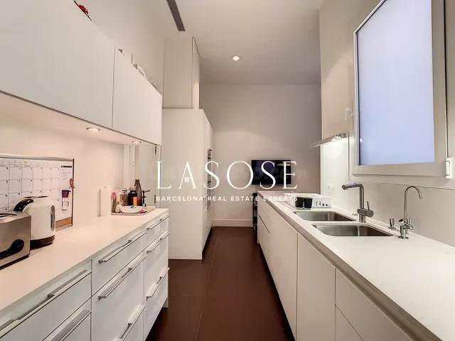 Elegante piso totalmente amueblado en alquiler en Dreta de l - foto 3