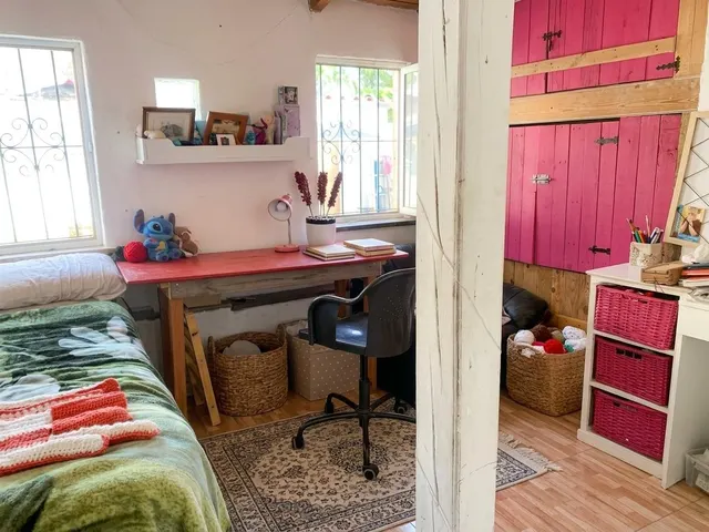 Tu refugio mediterráneo frente a la laguna rosa: un bungalow con amplio patio y muchas posibilidades — 9