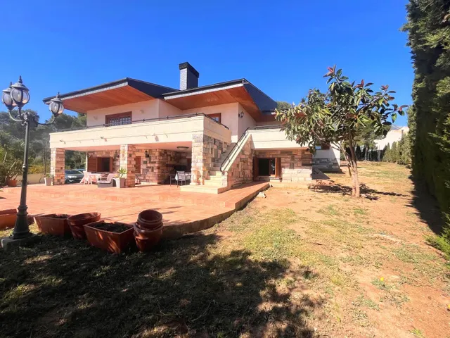 Chalet independiente, Piscina, gran garaje, aire acondicionado, gran parcela — 19