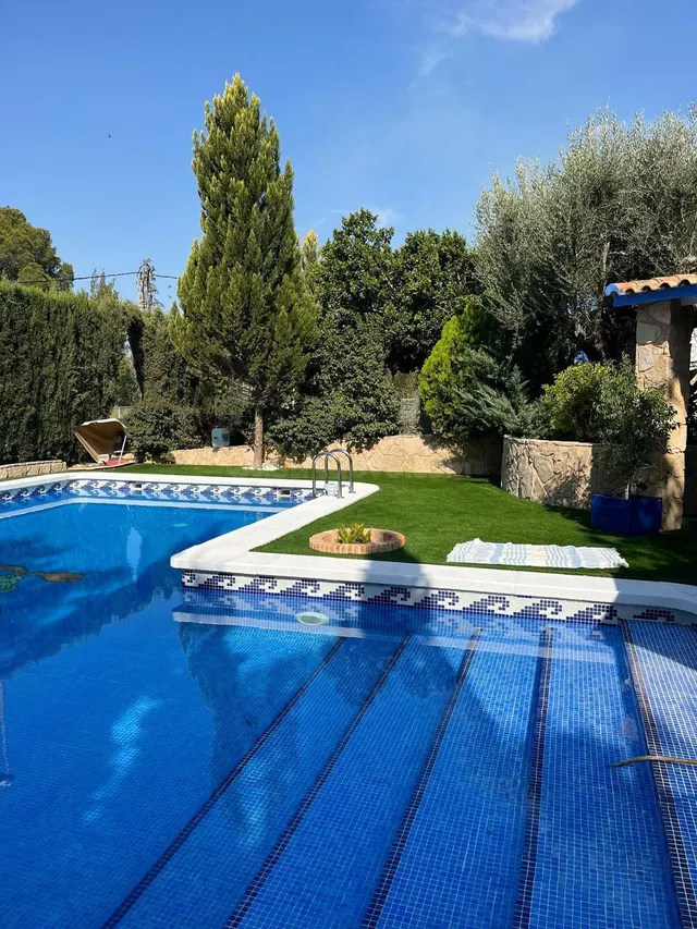 EXCLUSIVA VILLA INDEPENDIENTE CON PARCELA DE 1.340 m2 Y PISC - foto 5