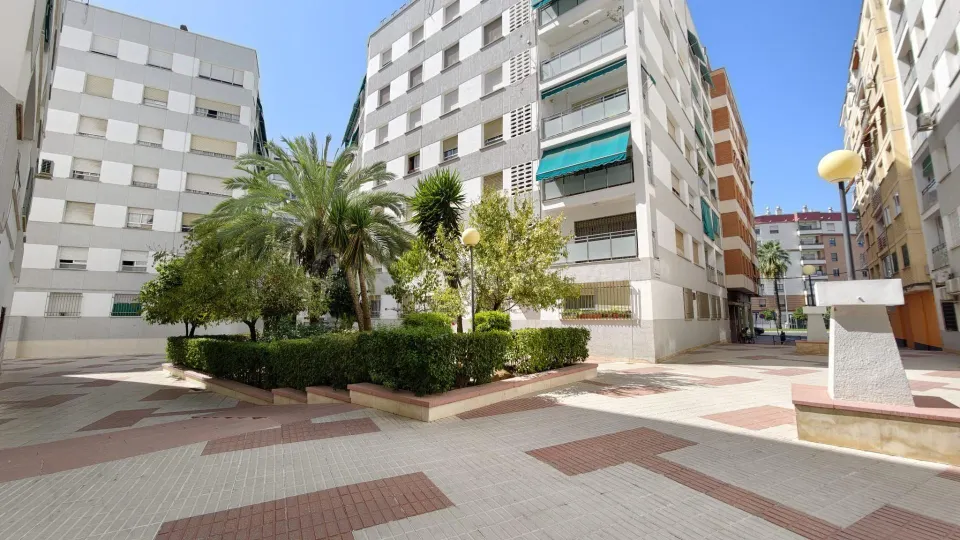 ¡¡ GRAN OPORTUNIDAD EN MEDINA AZAHARA !! PISO EXTERIOR DE TRES DORMITORIOS, 95 M2 Y ASCENSOR