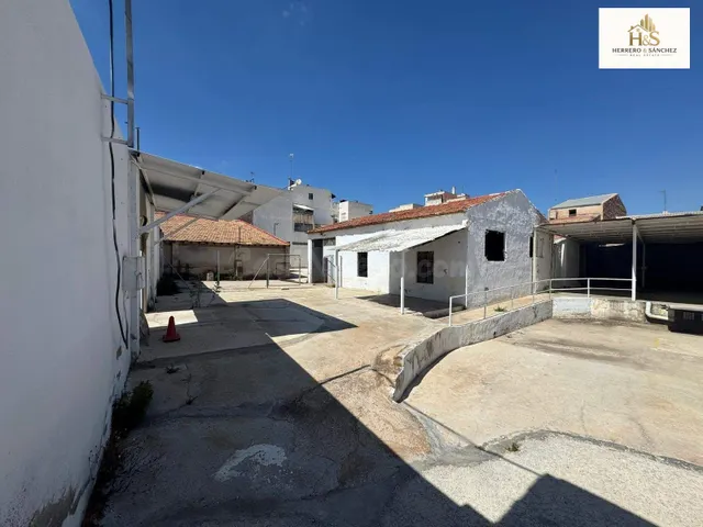 "Dos edificios de unos 3.000 m2 en el centro de Novelda, amb - foto 3