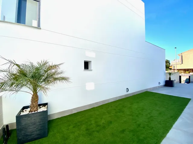 SOL8VIDAL SELLS VILLA IN TORREVIEJA — 10