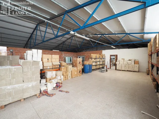 Se vende nave de 1.872 m2 construidos y 2.500 m2 de terreno  - foto 2