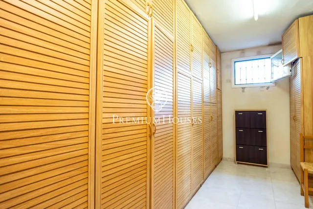 Casa independiente con piscina y jardín en Vallpineda — 44